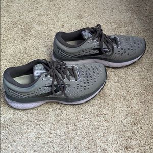 Barely worn Ghost 13 Brooks size 7.5